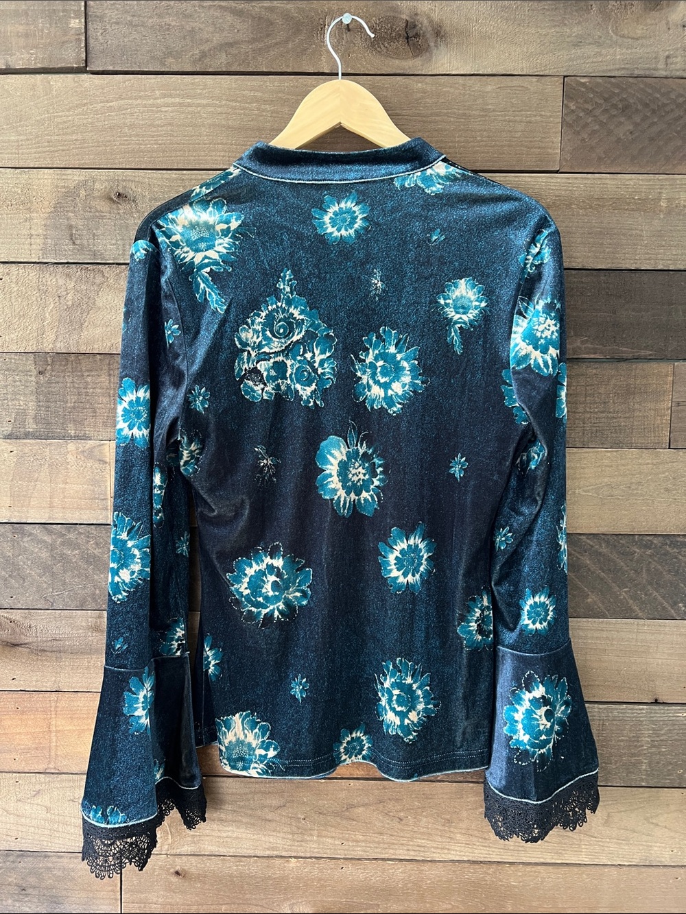 NWT FuTario Women's Teal Bell Sleeve Blouse Lace Hem Velvet Size Large - Picture 6 of 9